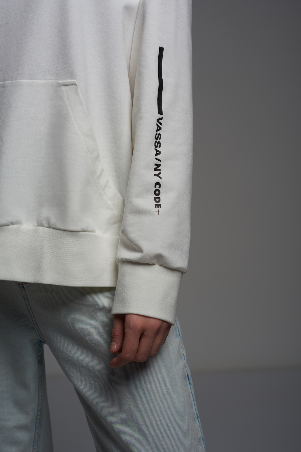 Худи с принтом VASSA CODE, пол женский, цвет белый