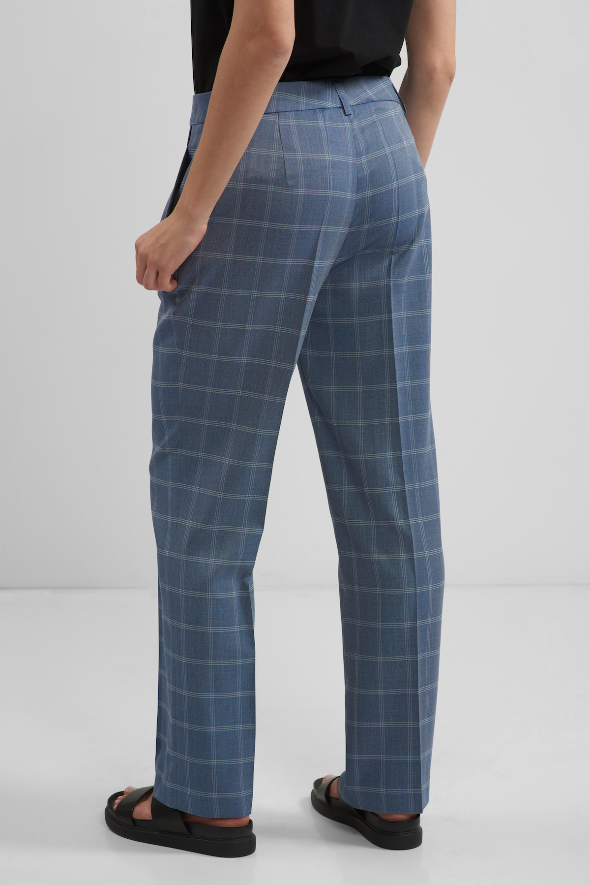 Брюки VASSA CODE, пол женский, цвет зеленый