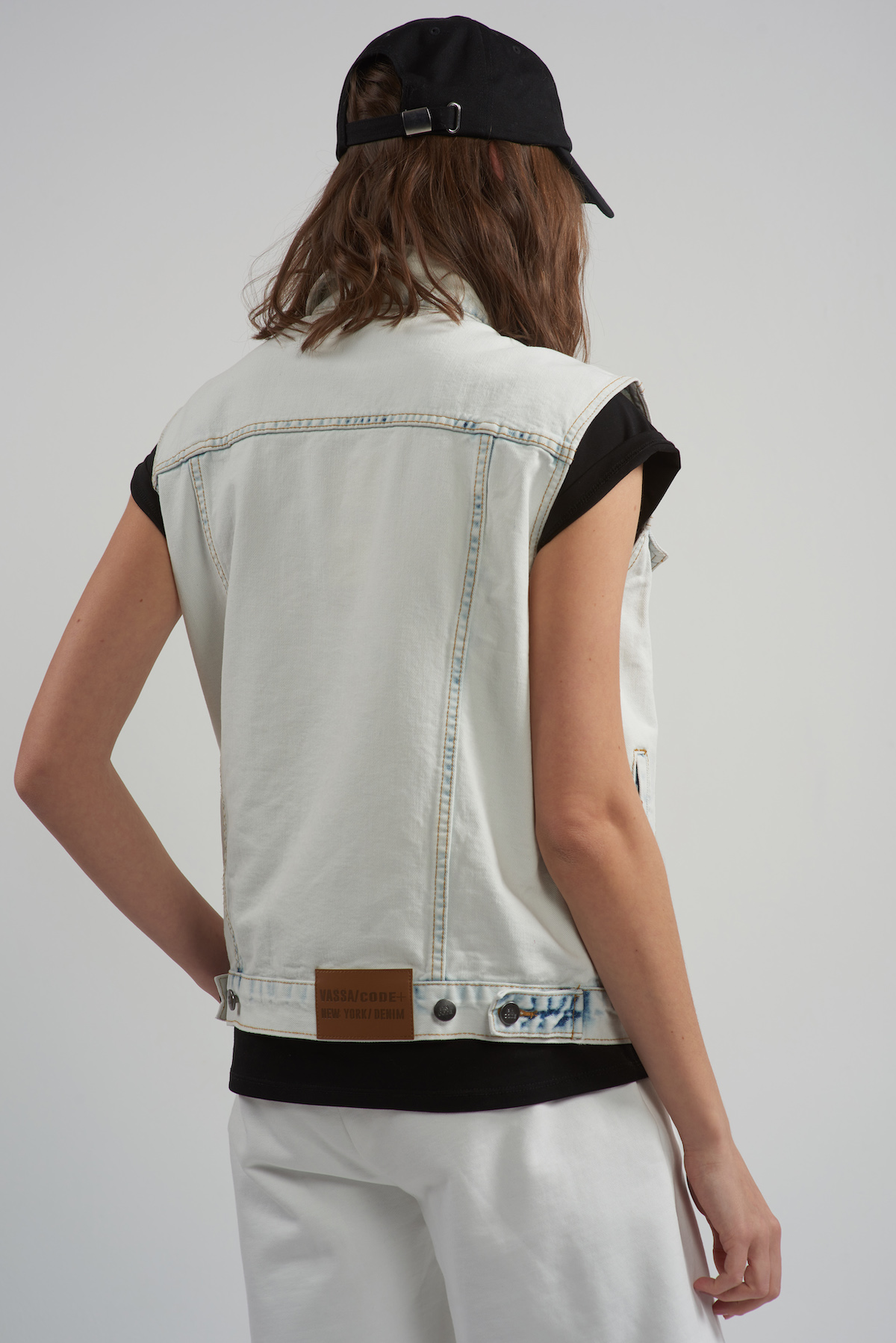 Джинсовый жилет VASSA CODE, пол женский, цвет голубой