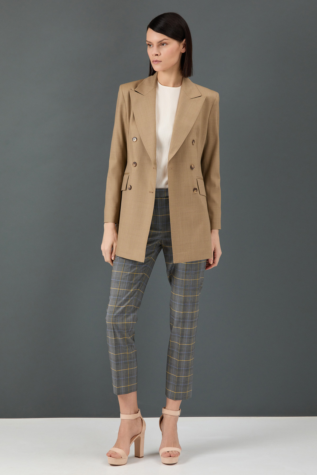 Двубортный жакет VASSA&Co, пол женский, цвет хаки