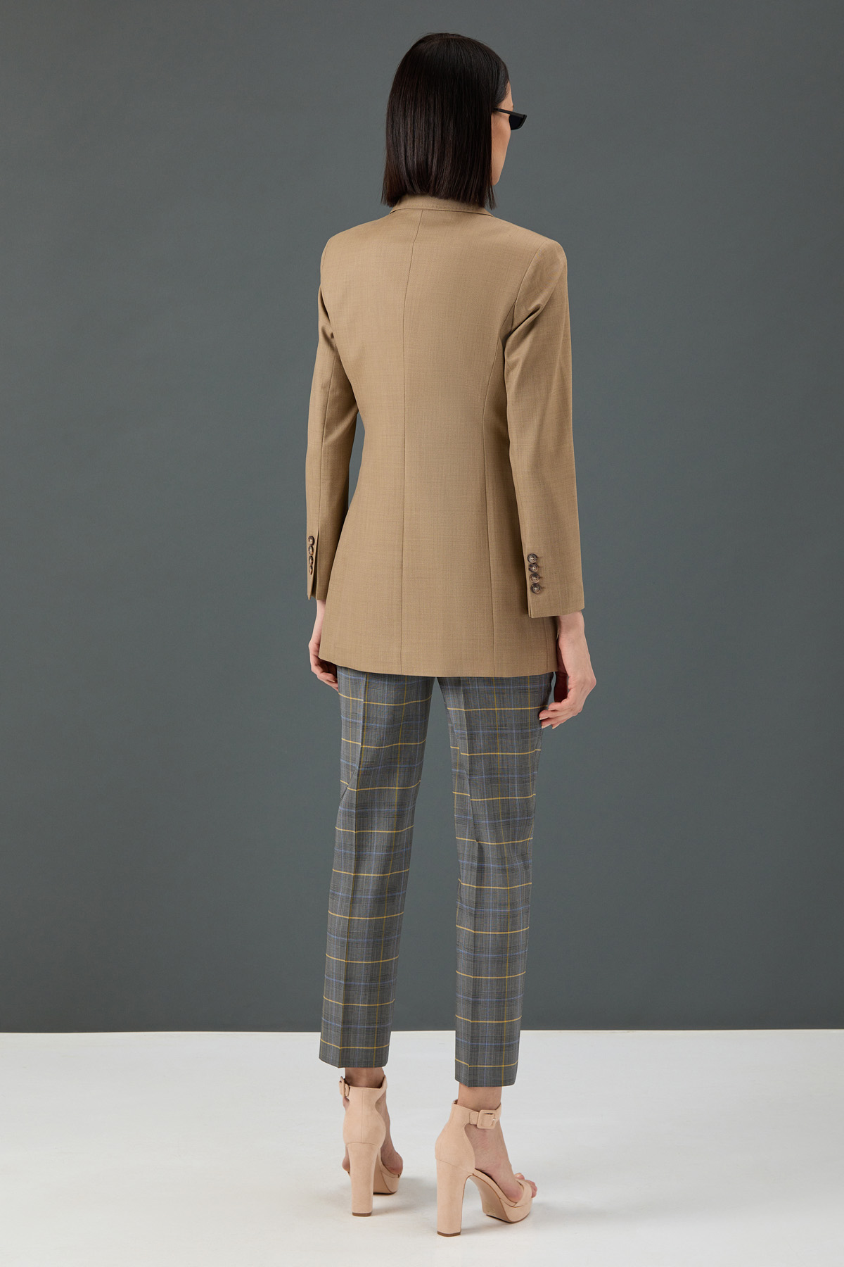 Двубортный жакет VASSA&Co, пол женский, цвет хаки