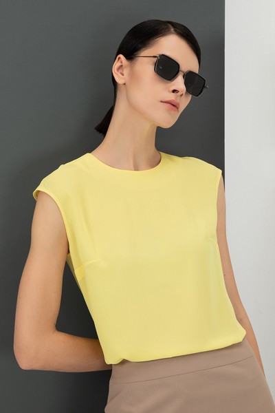 Базовая блузка с округлым воротом VASSA&Co, пол женский, цвет желтый, фото №3