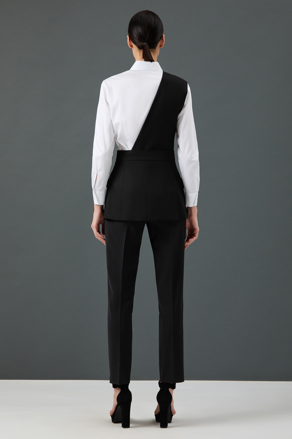 Жилет-трансформер VASSA&Co, пол женский, цвет черный