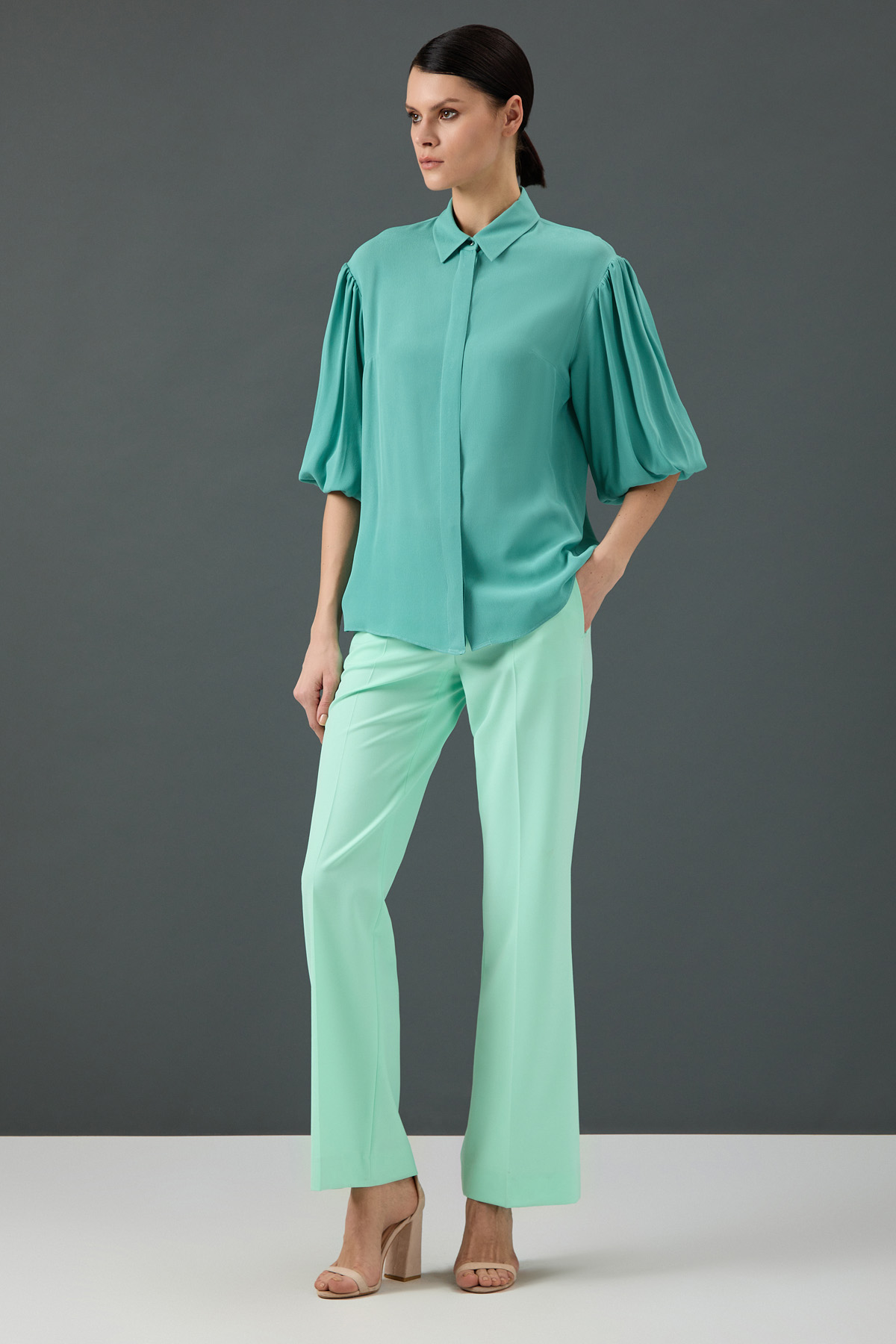 Блузка VASSA&Co, пол женский, цвет зеленый