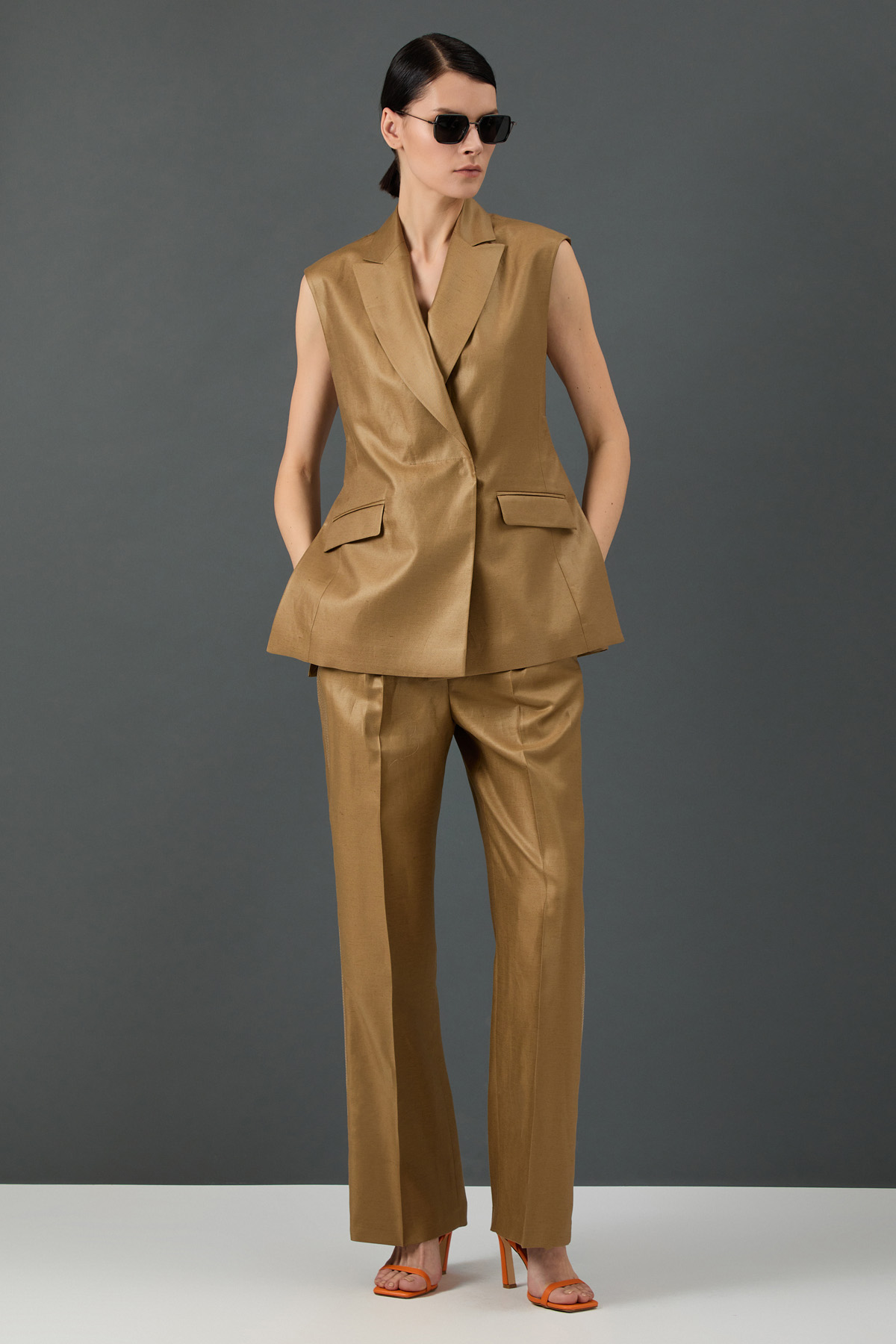 Широкие брюки VASSA&Co, пол женский, цвет хаки