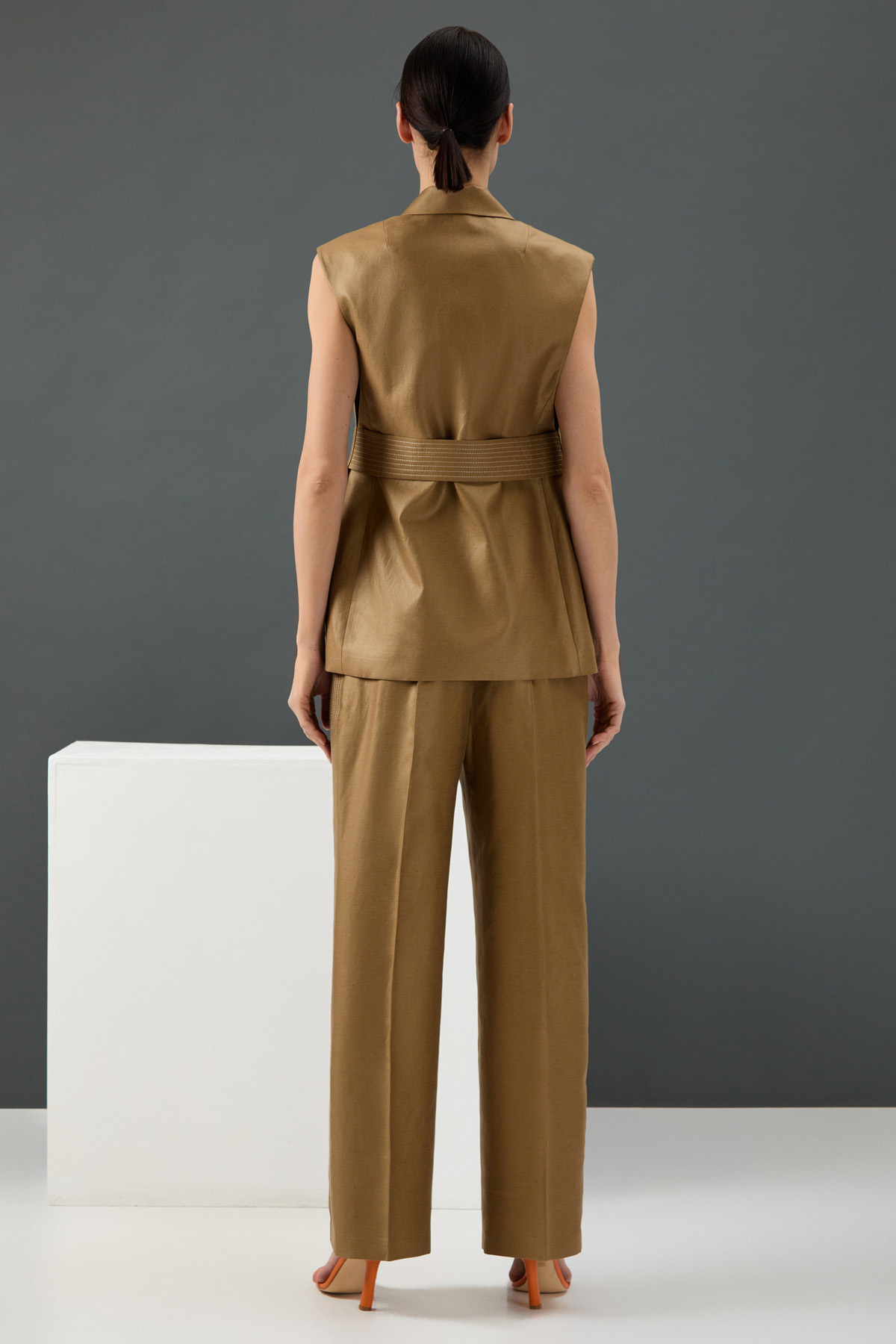 Дизайнерский жилет VASSA&Co, пол женский, цвет хаки