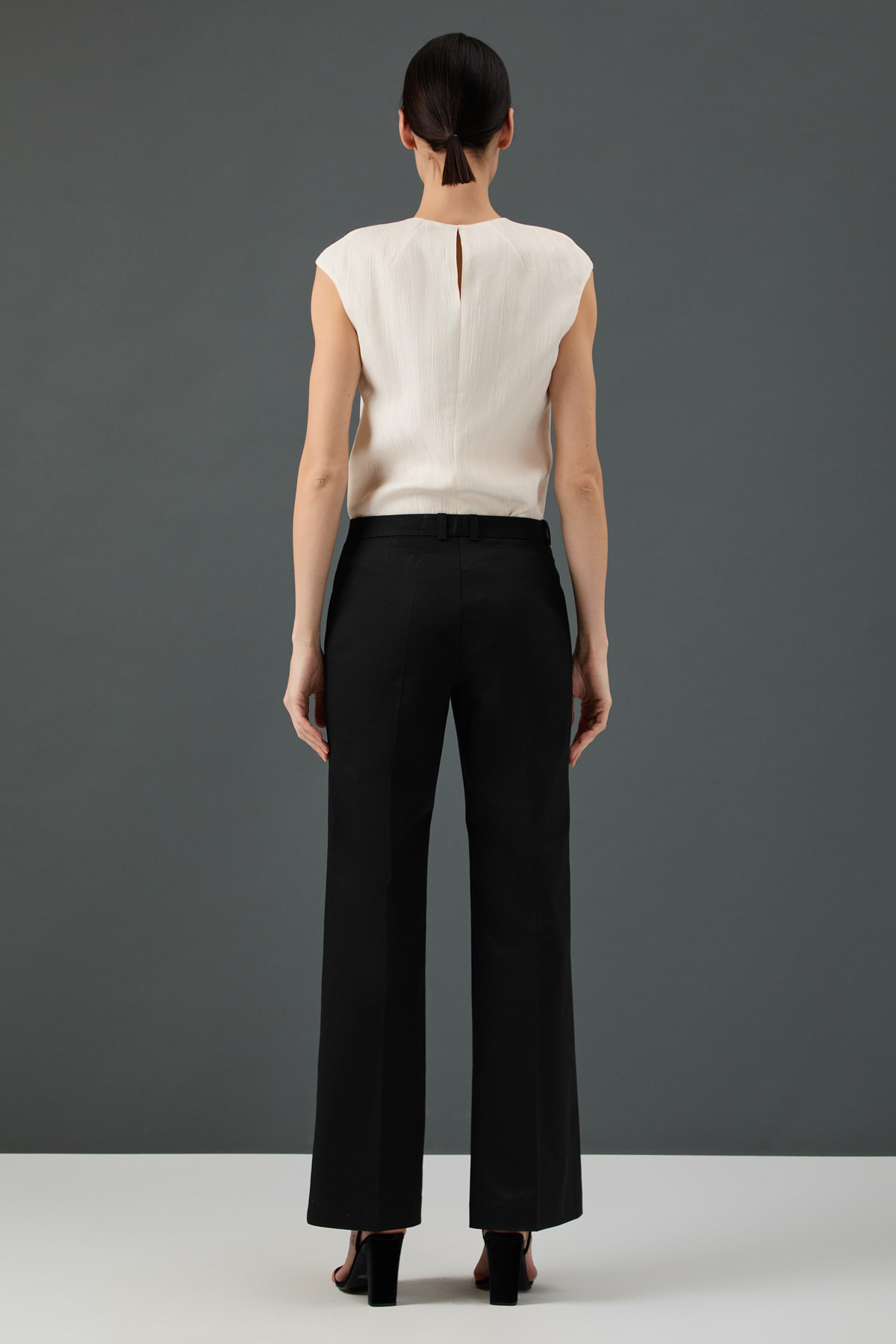 Pants VASSA&Co, пол female, цвет black