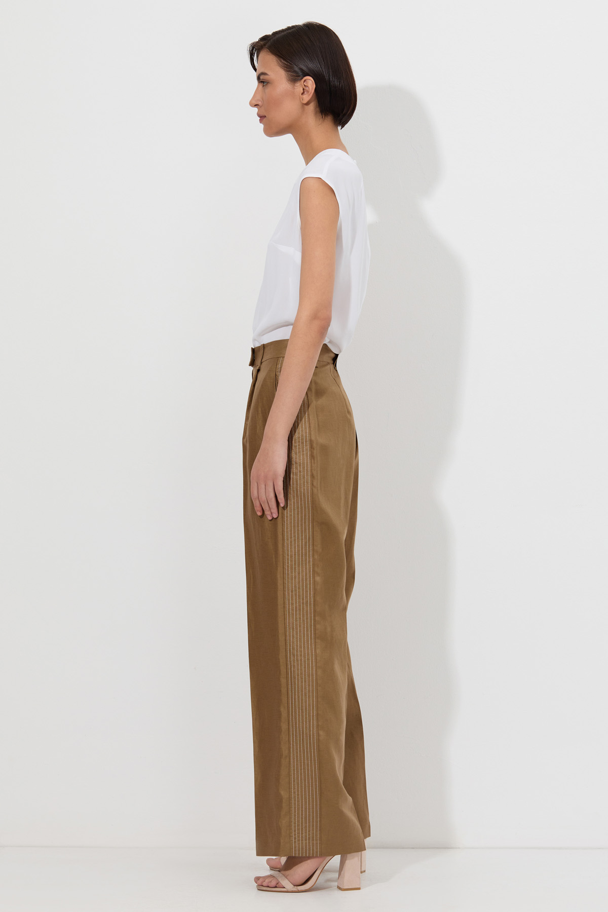 Широкие брюки VASSA&Co, пол женский, цвет хаки