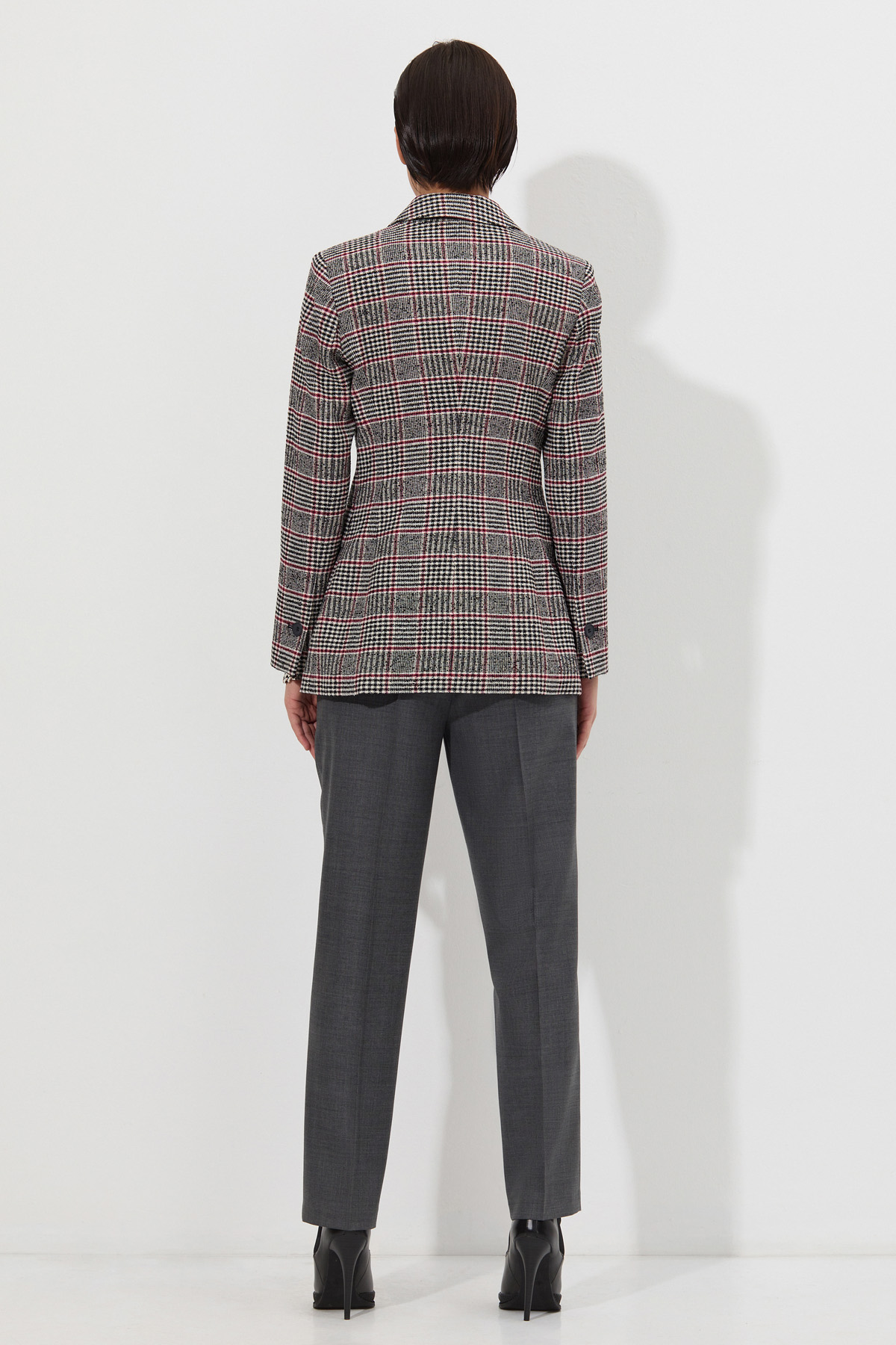 Двубортный жакет VASSA&Co, пол женский, цвет черный