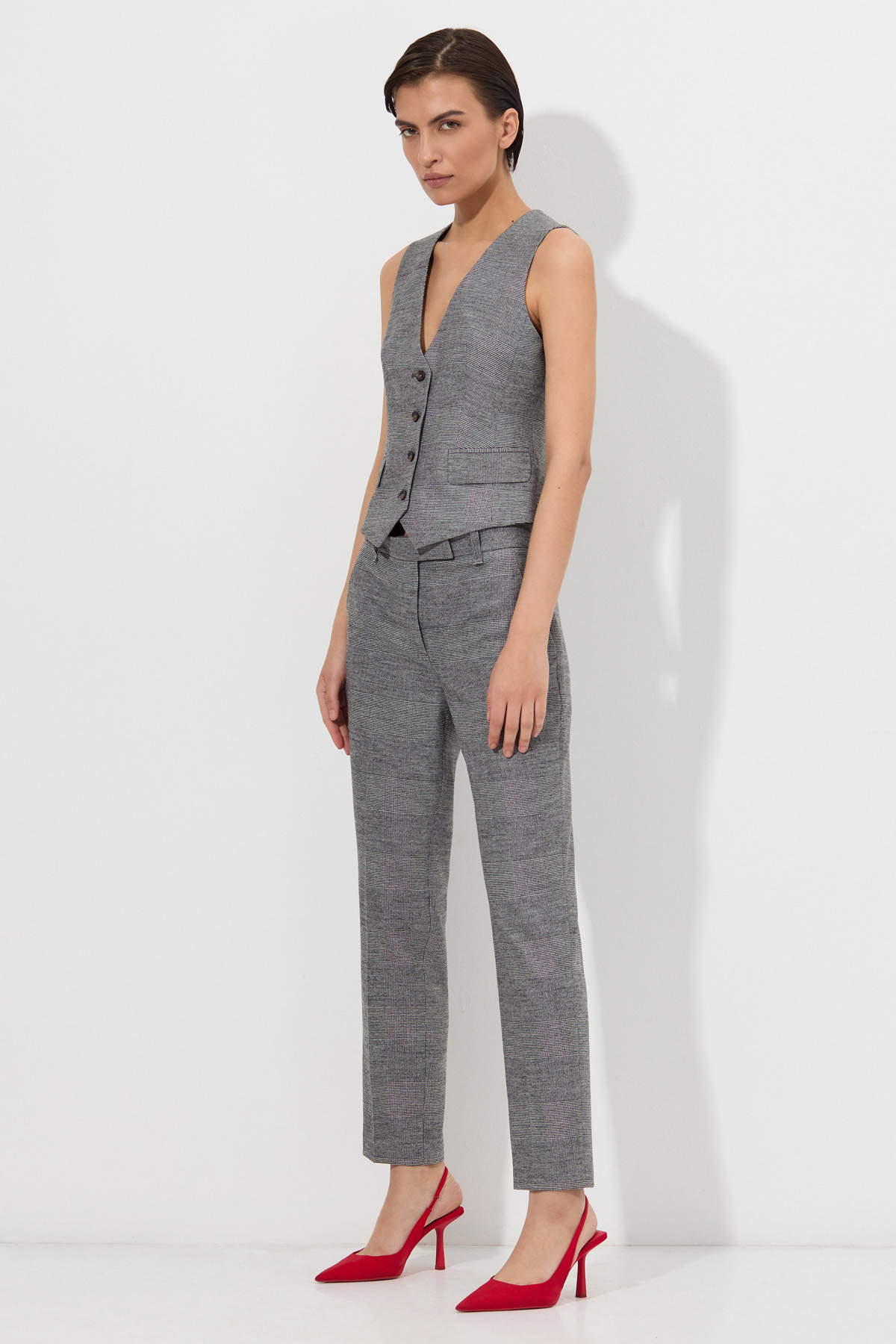 Жилет VASSA&Co, пол женский, цвет серый