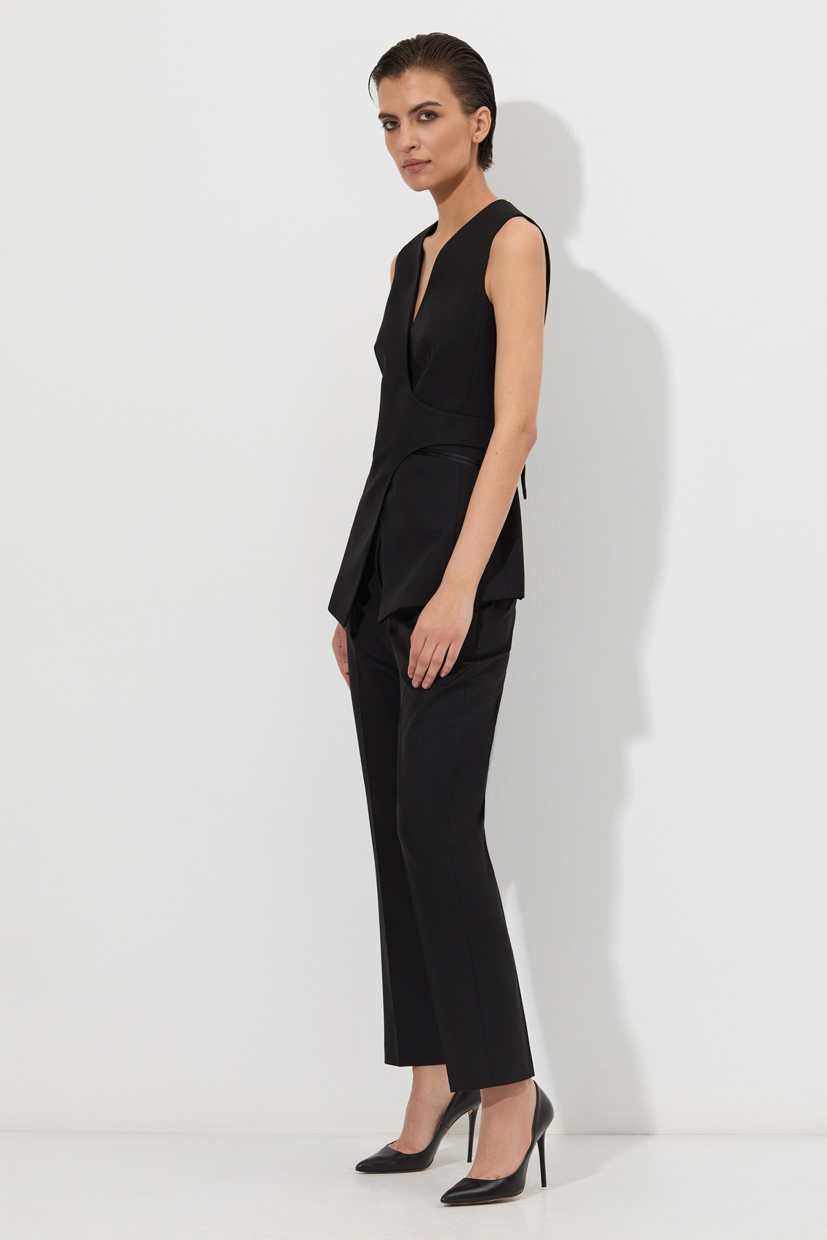 Приталенный жилет VASSA&Co, пол женский, цвет черный, фото №2