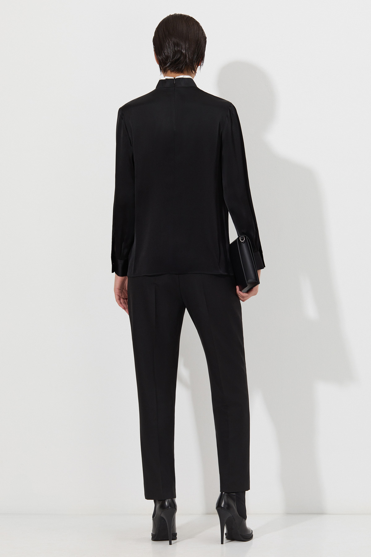 Блузка с воротником - стойкой VASSA&Co, пол женский, цвет черный