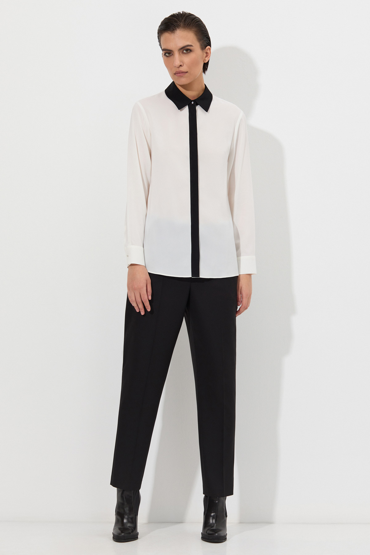 Блузка с контрастной отделкой VASSA&Co, пол женский, цвет белый