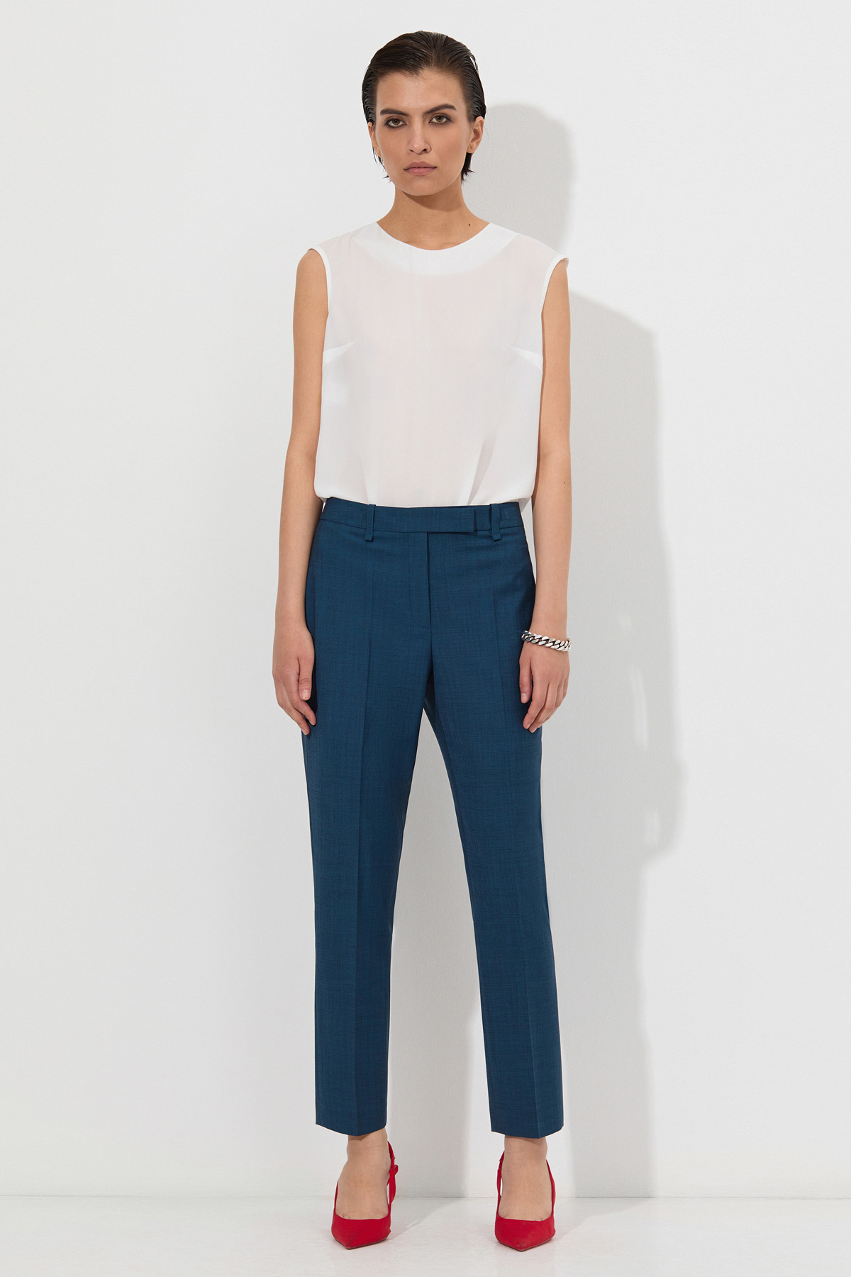 Брюки VASSA&Co, пол женский, цвет синий