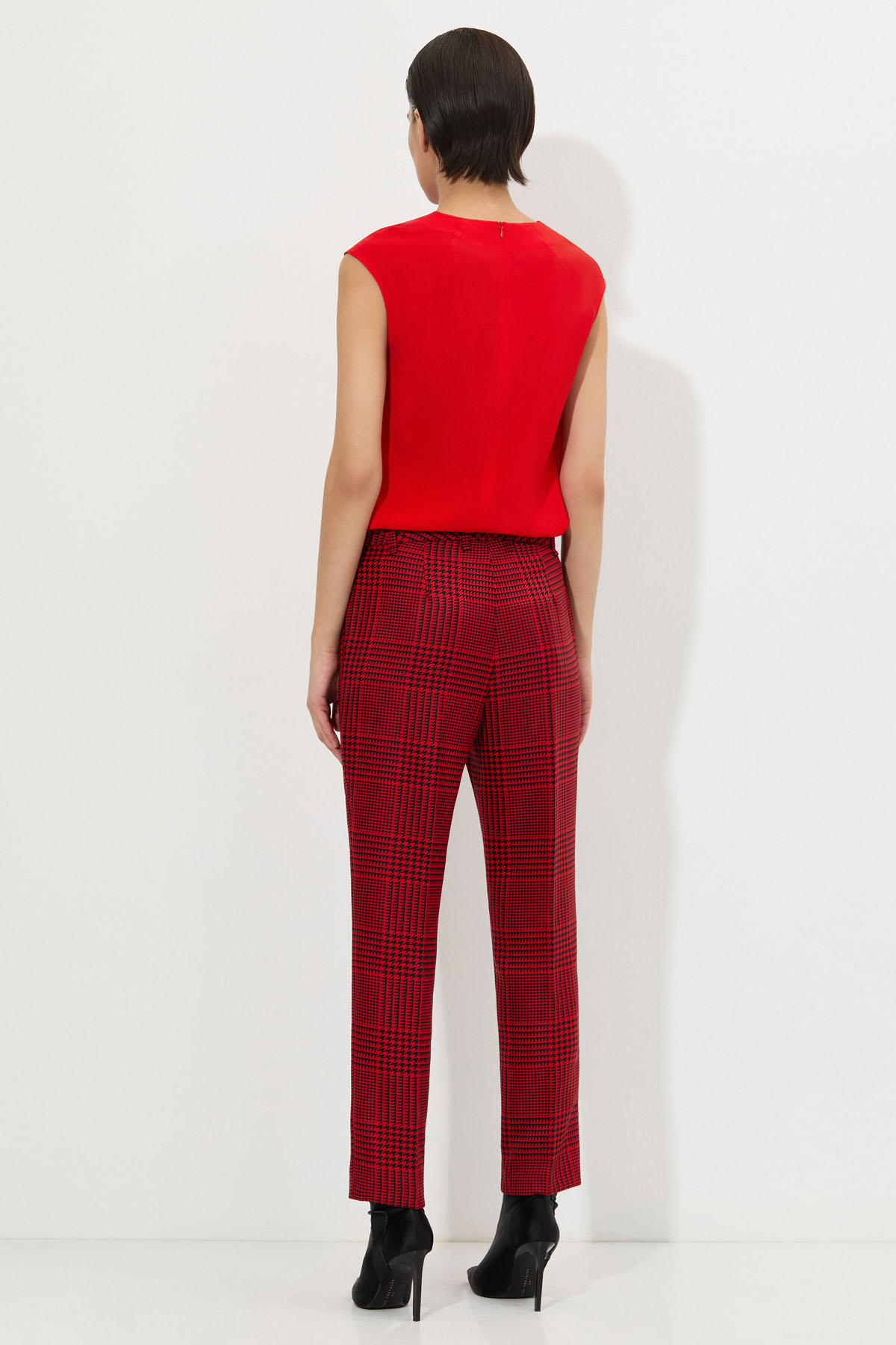 Брюки классические VASSA&Co, пол женский, цвет красный