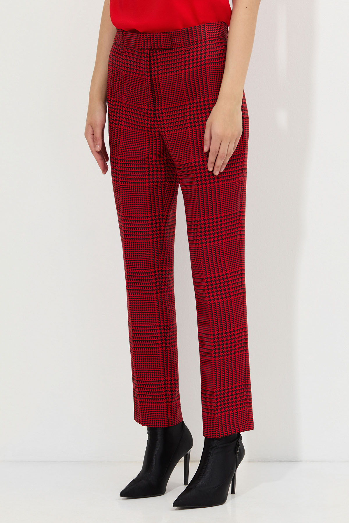 Брюки классические VASSA&Co, пол женский, цвет красный