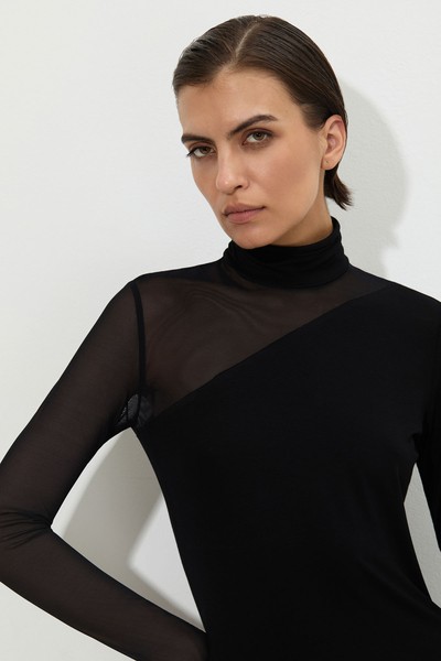Блузка в черном цвете VASSA&Co, пол женский, цвет черный, фото №4