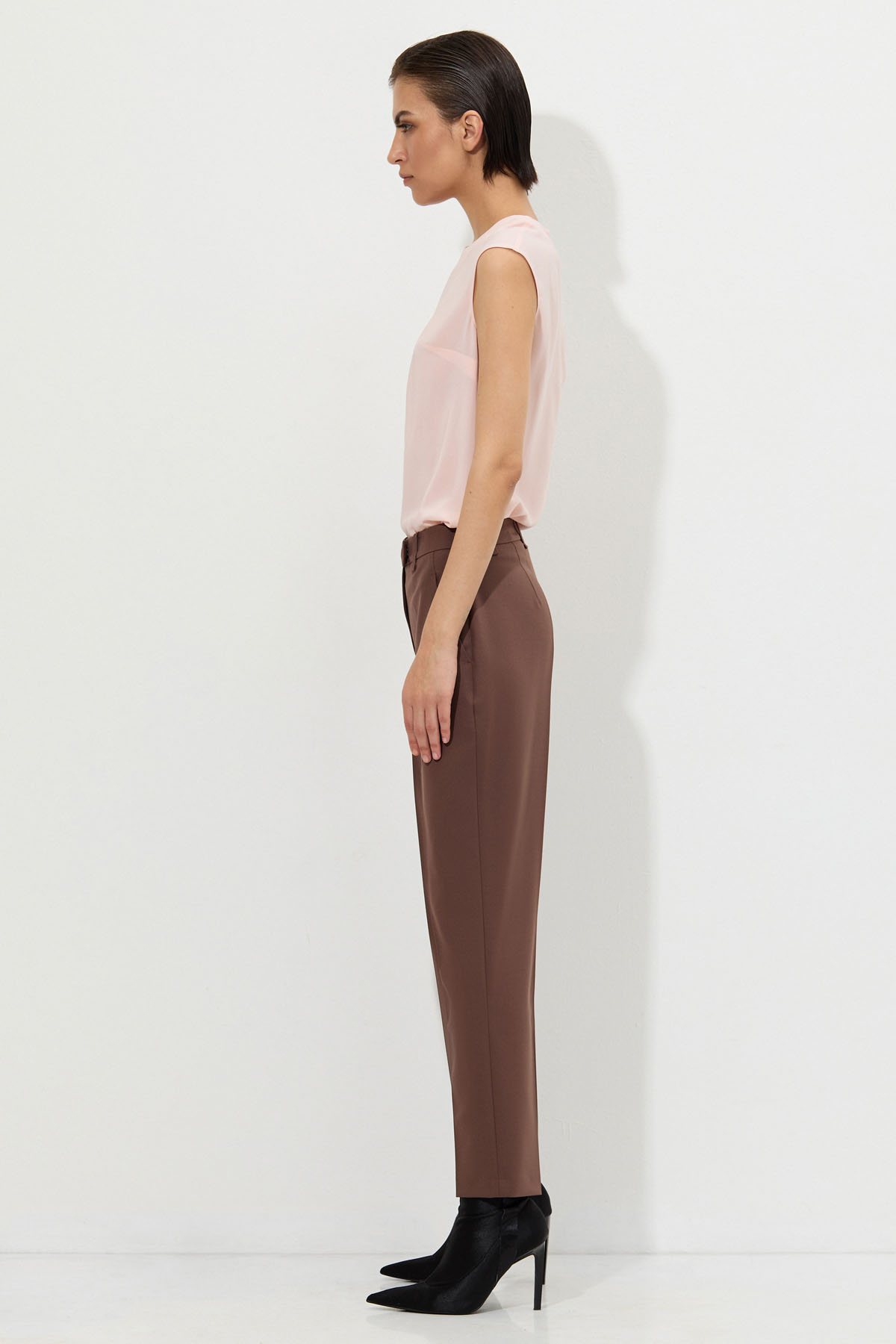 Брюки VASSA&Co, пол женский, цвет коричневый