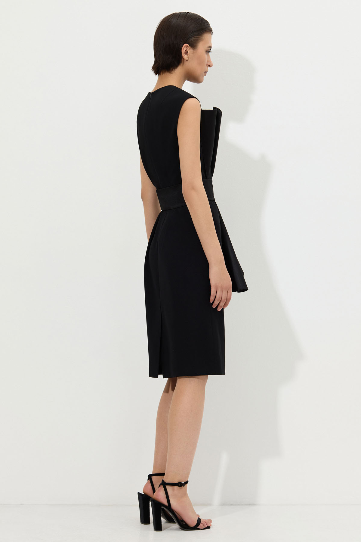 Платье со съемной атласной деталью VASSA&Co, пол женский, цвет черный