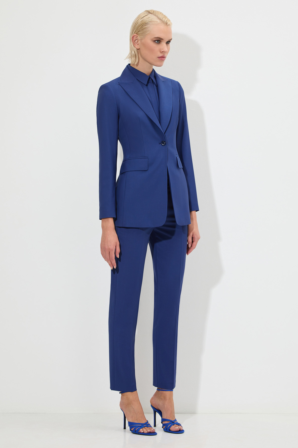 Жакет с манишкой VASSA&Co, пол женский, цвет синий