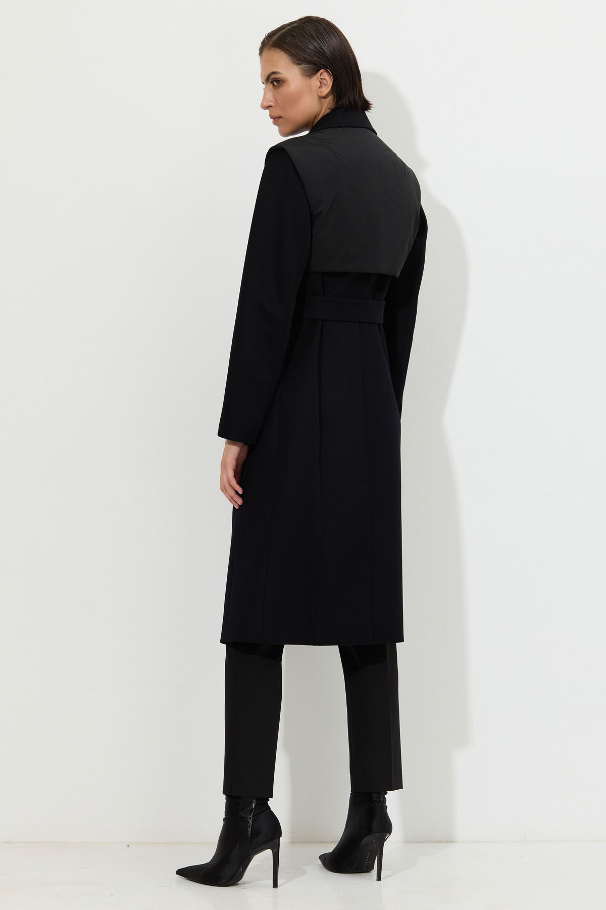 Пальто со съемной манишкой VASSA&Co, пол женский, цвет черный