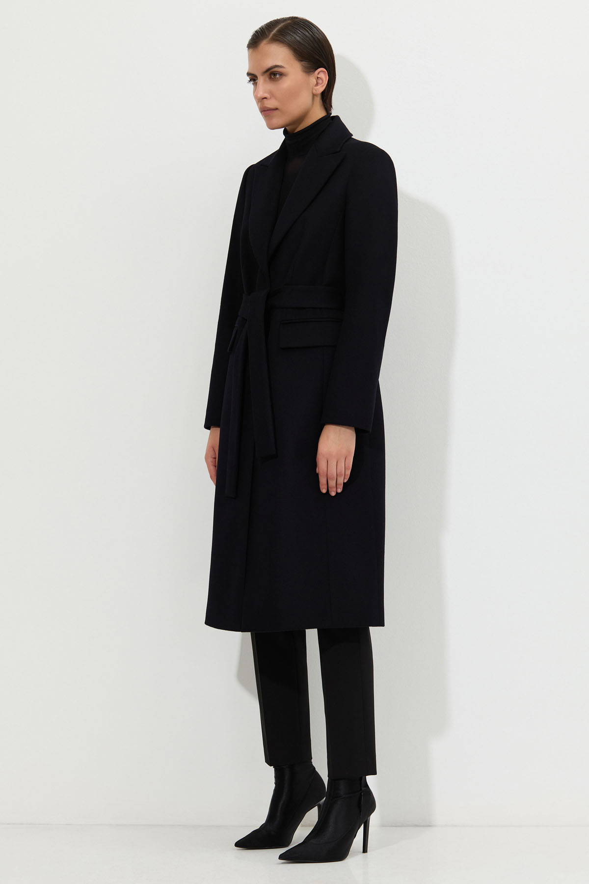 Пальто со съемной манишкой VASSA&Co, пол женский, цвет черный