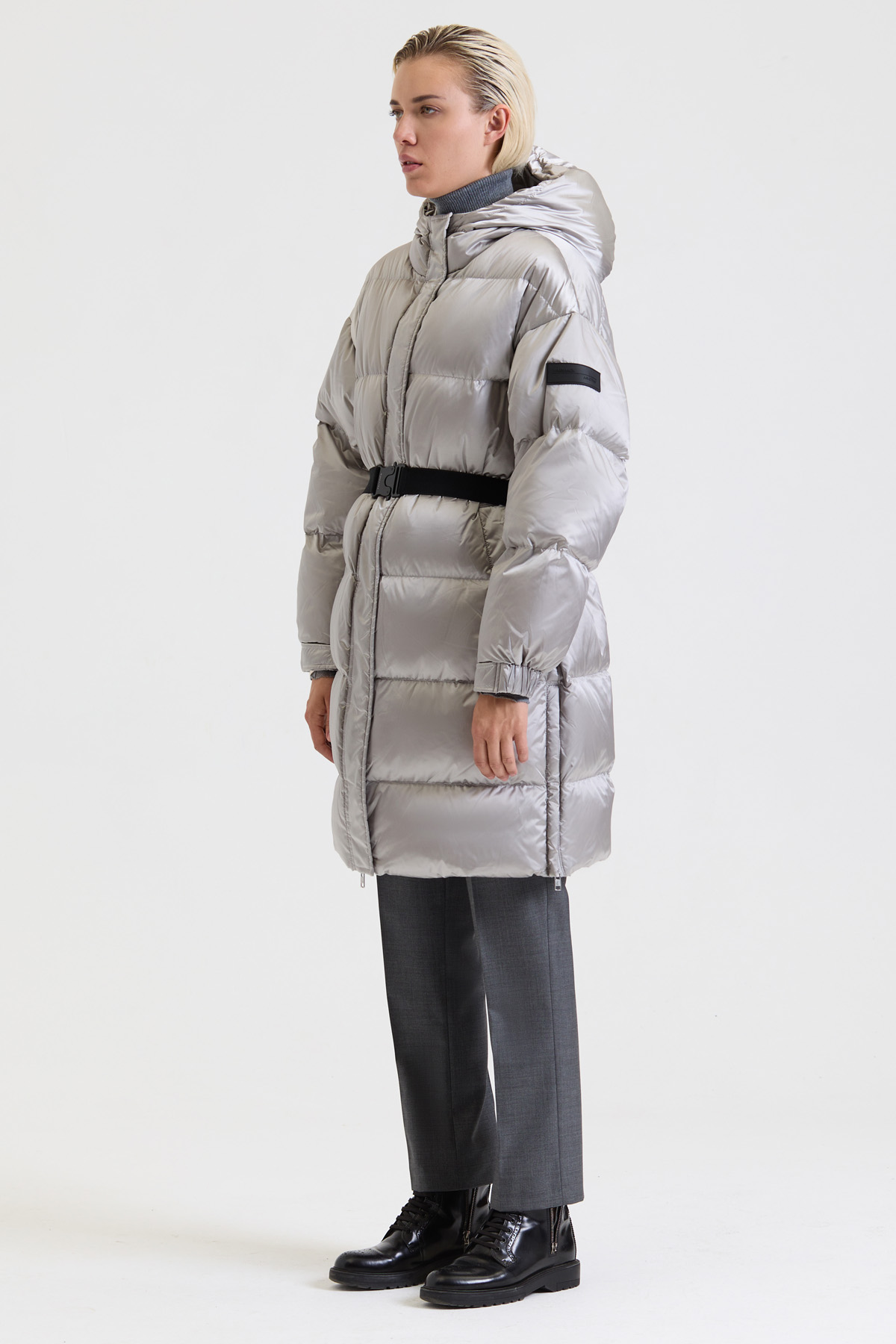Пуховик с поясом VASSA&Co, пол женский, цвет серый