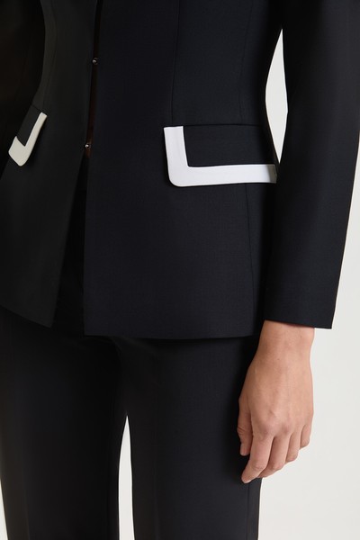 Приталенный жакет VASSA&Co, пол женский, цвет черный, фото №4