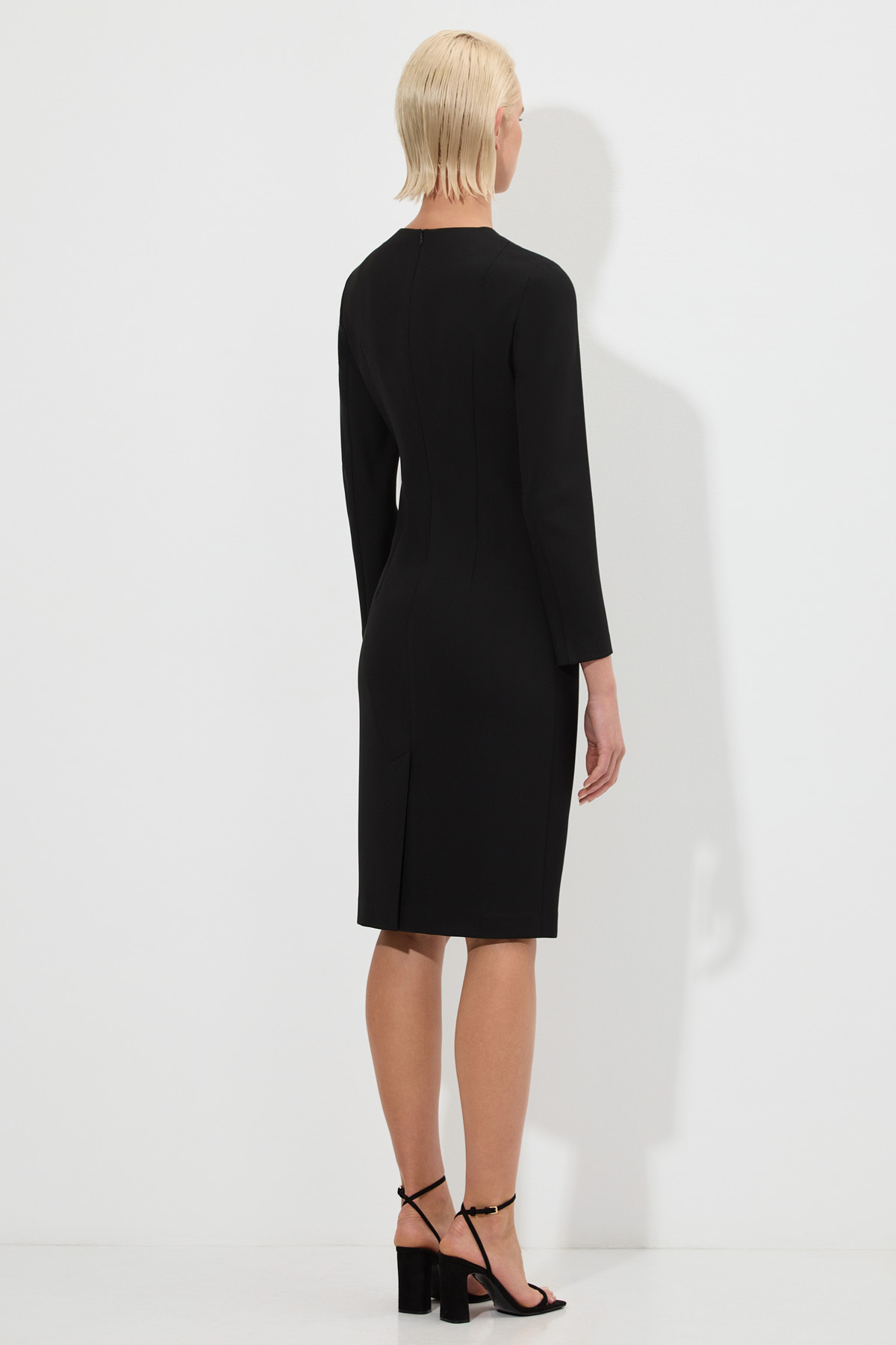 Платье приталенного кроя VASSA&Co, пол женский, цвет черный