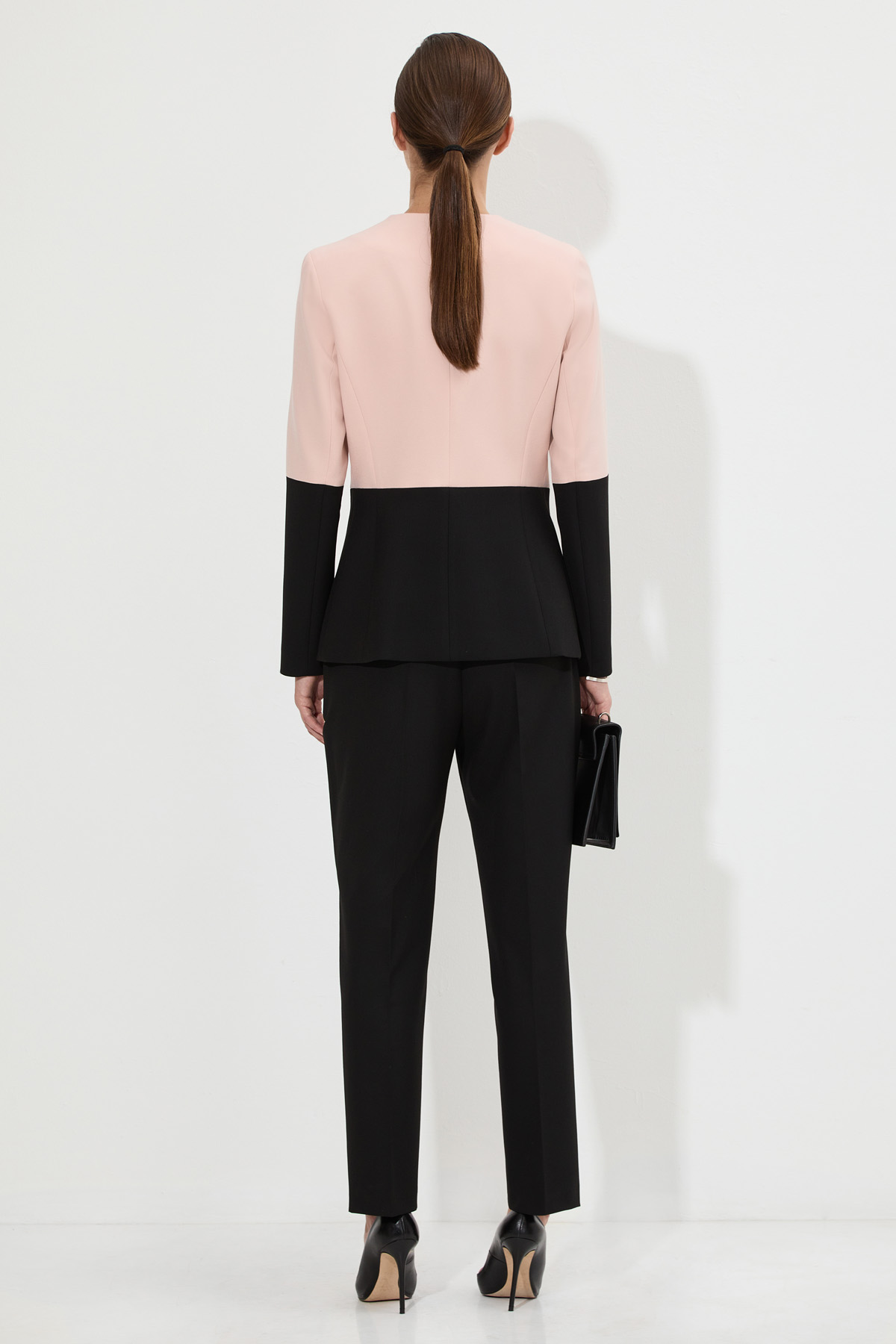 Приталенный жакет VASSA&Co, пол женский, цвет бежевый