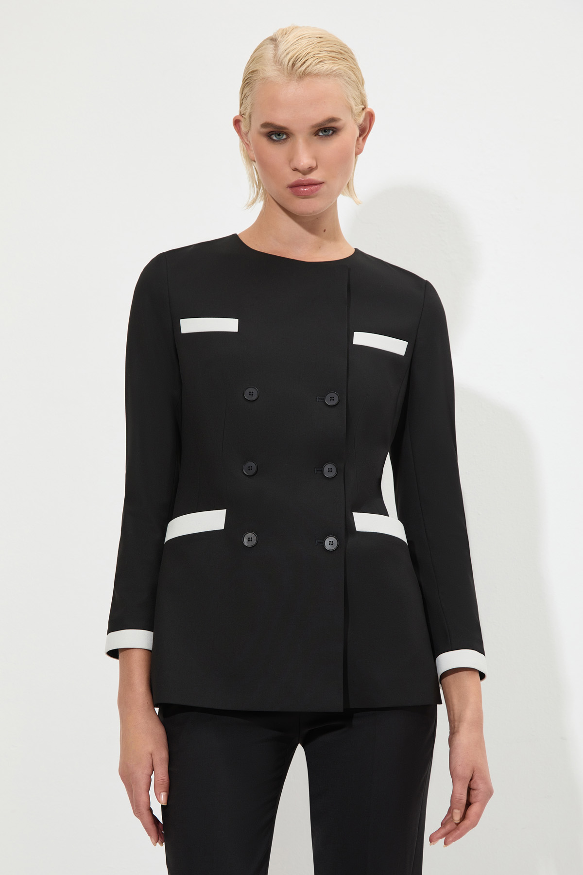 Приталенный жакет VASSA&Co, пол женский, цвет черный