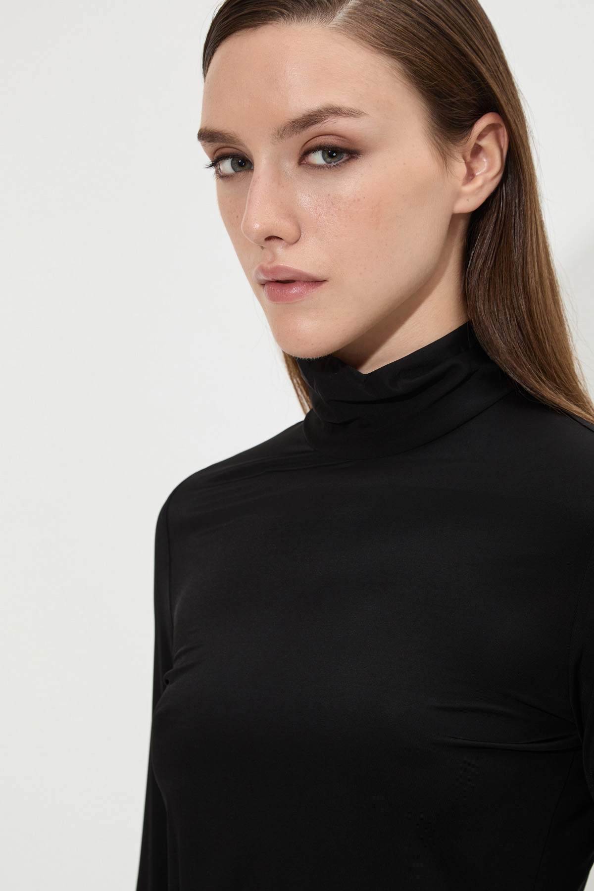 Водолазка VASSA&Co, пол женский, цвет черный