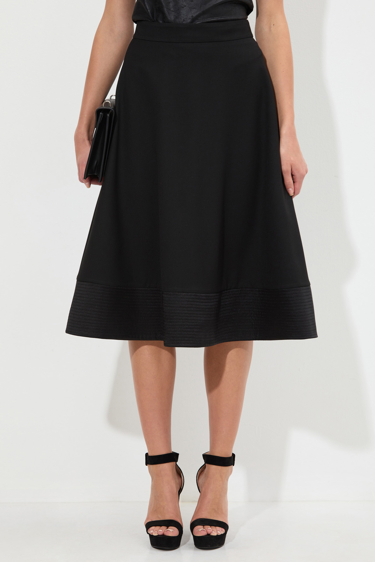 Расклешенная юбка VASSA&Co, пол женский, цвет черный