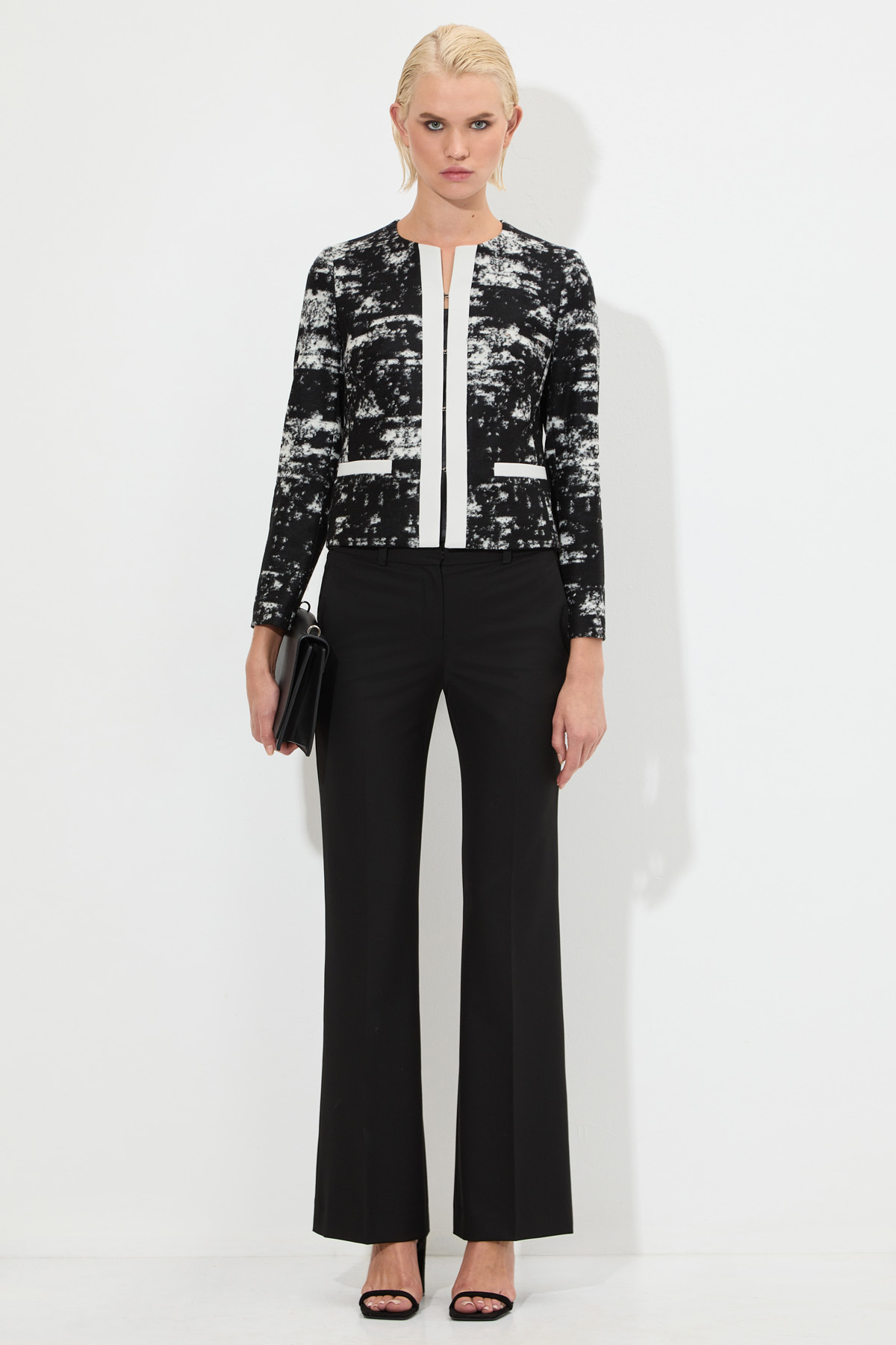 Укороченный жакет VASSA&Co, пол женский, цвет черный