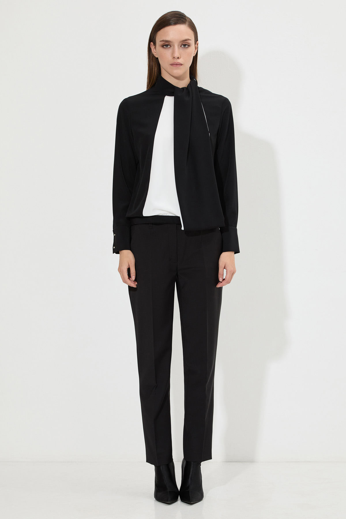 Дизайнерская блузка VASSA&Co, пол женский, цвет черный