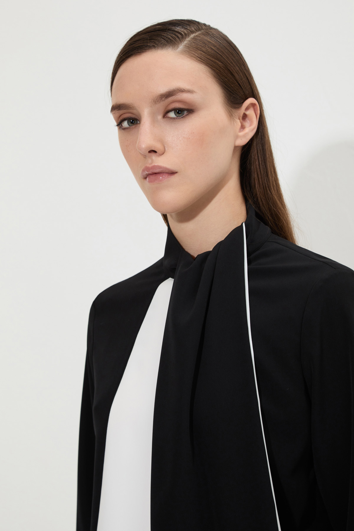 Дизайнерская блузка VASSA&Co, пол женский, цвет черный