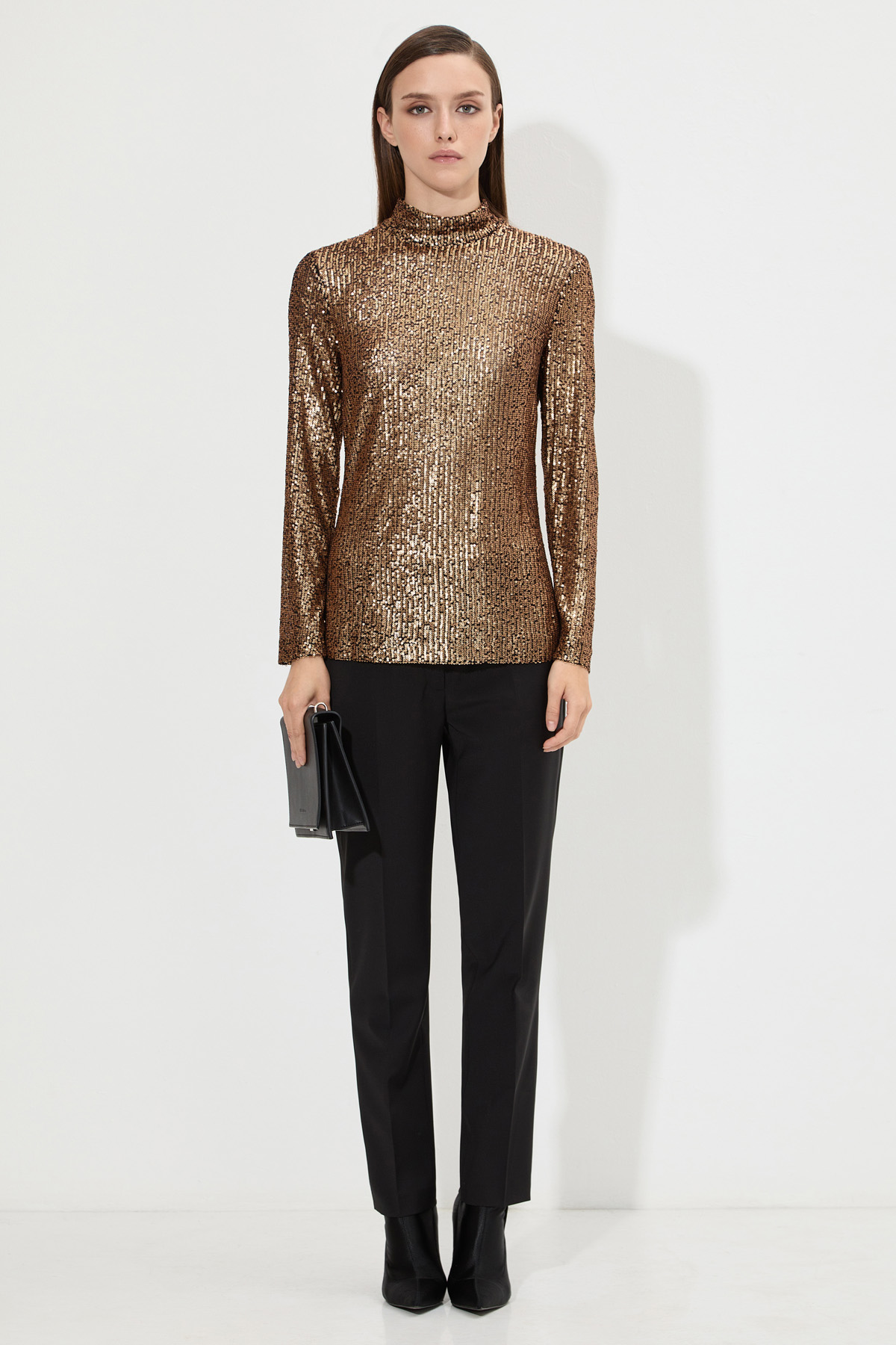 Блузка с пайетками VASSA&Co, пол женский, цвет черный