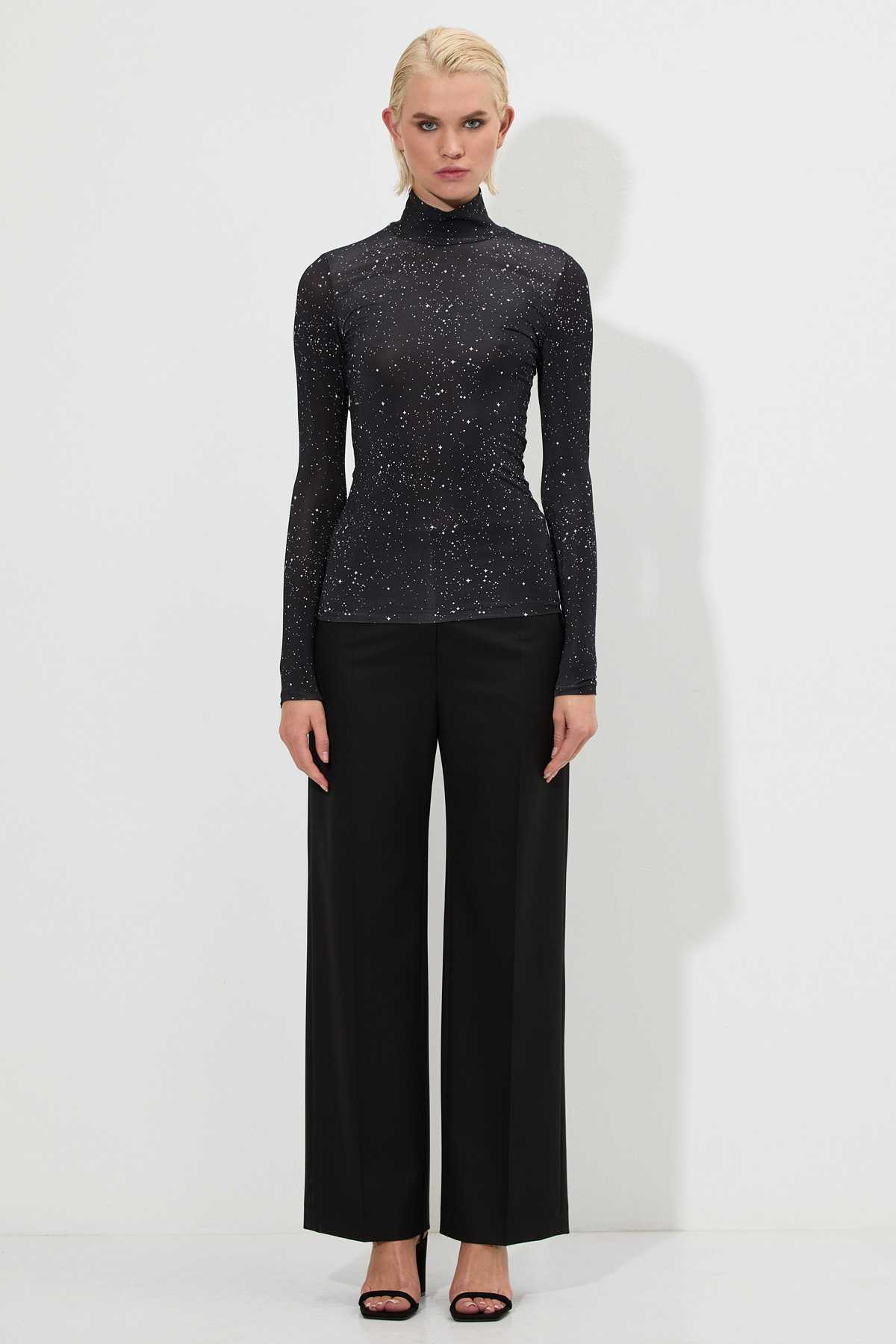 Водолазка VASSA&Co, пол женский, цвет черный