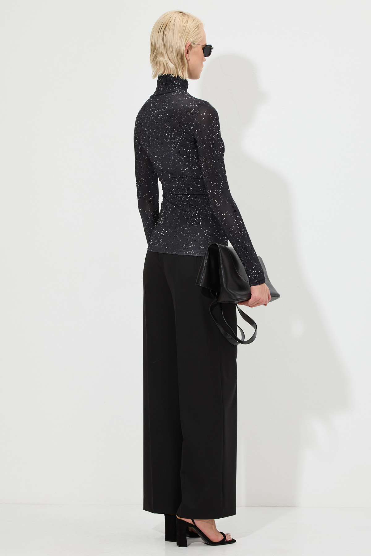 Водолазка VASSA&Co, пол женский, цвет черный