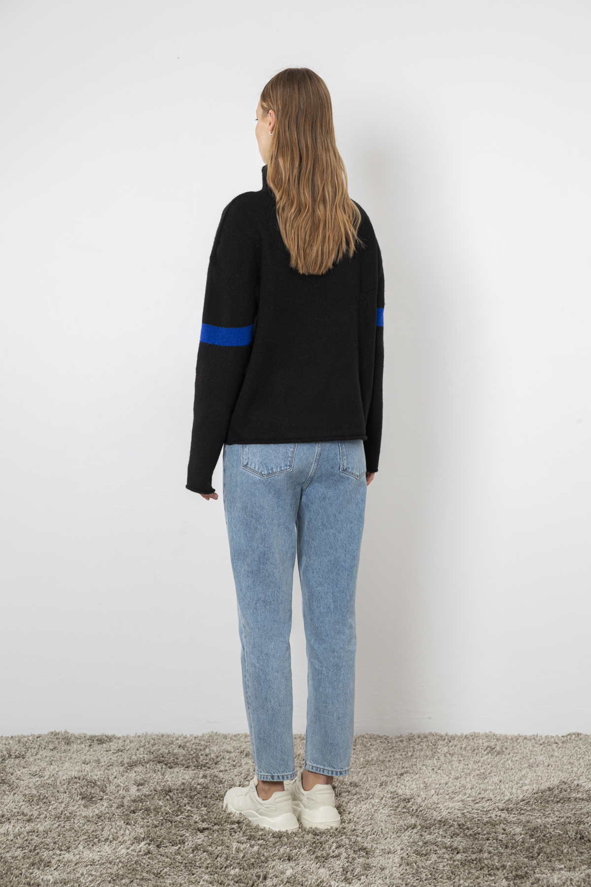 Джемпер женский VASSA CODE, пол женский, цвет черный