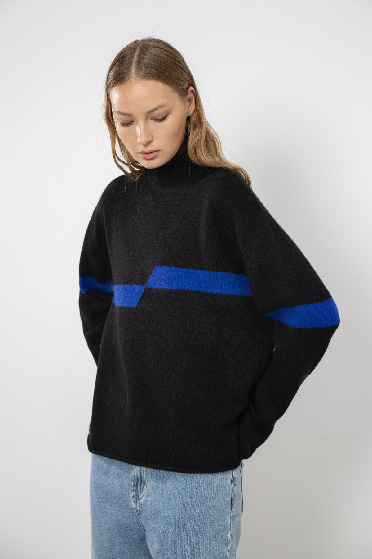 Джемпер женский VASSA CODE, пол женский, цвет черный