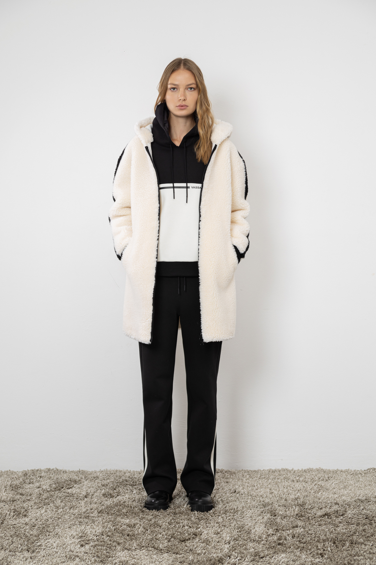 Coat VASSA CODE, пол female, цвет white