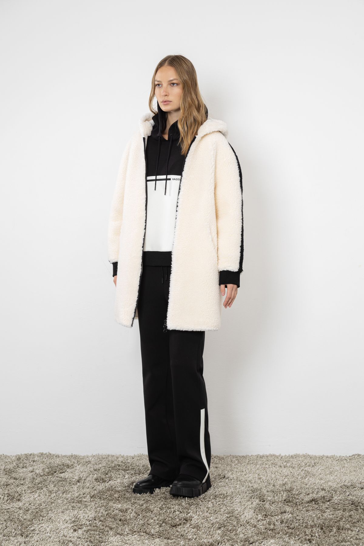Coat VASSA CODE, пол female, цвет white