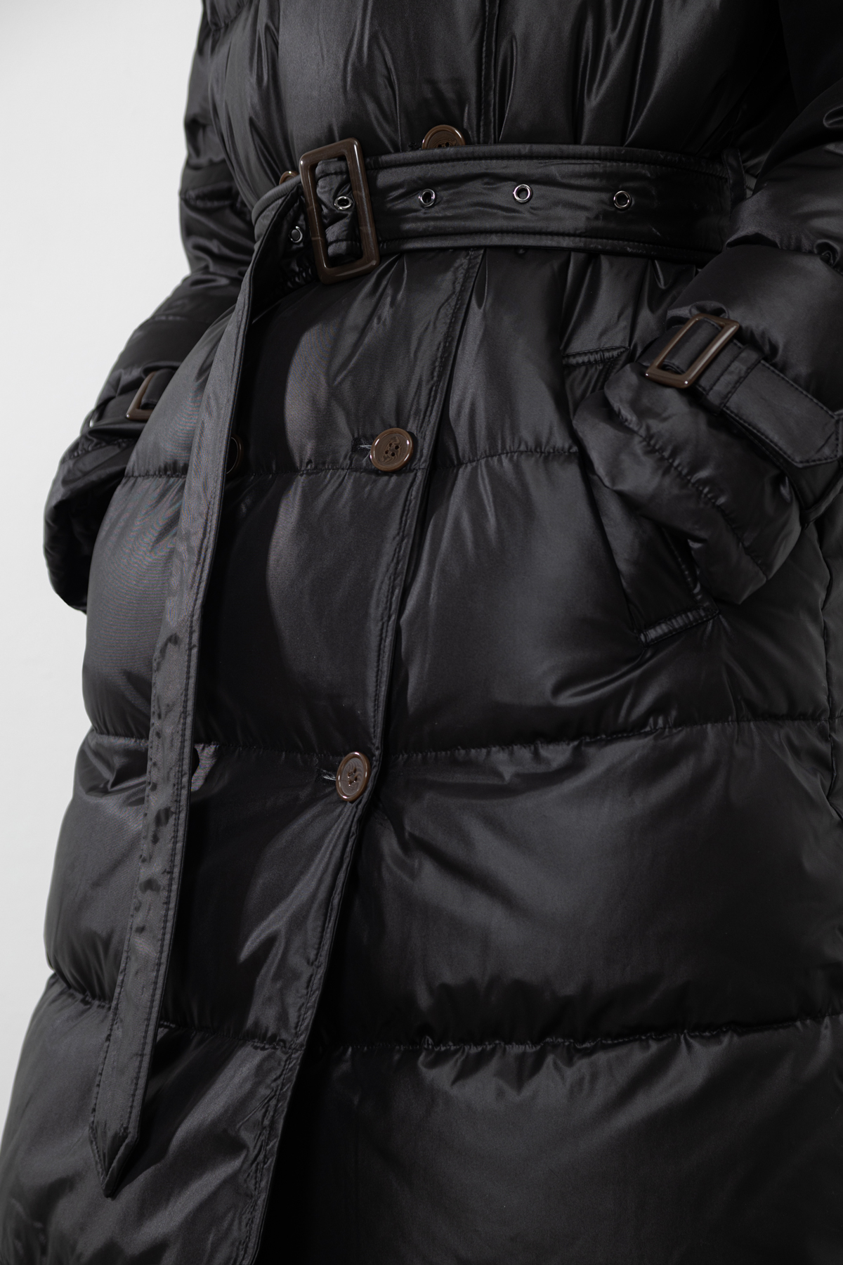 Пальто на молнии с капюшоном на кнопках VASSA CODE, пол женский, цвет черный