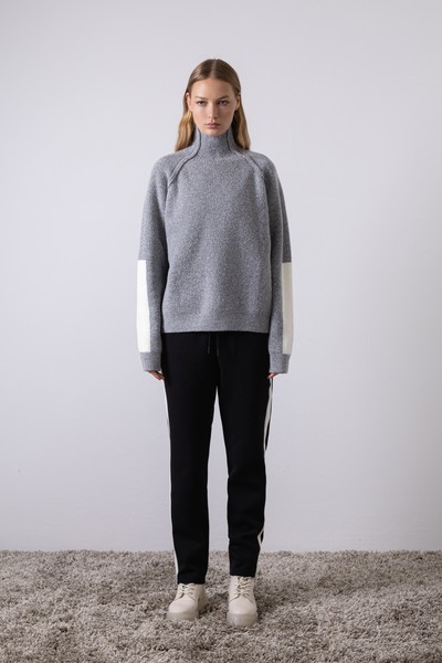 Брюки с контрастными лампасами , пол женский, цвет черный, фото №2