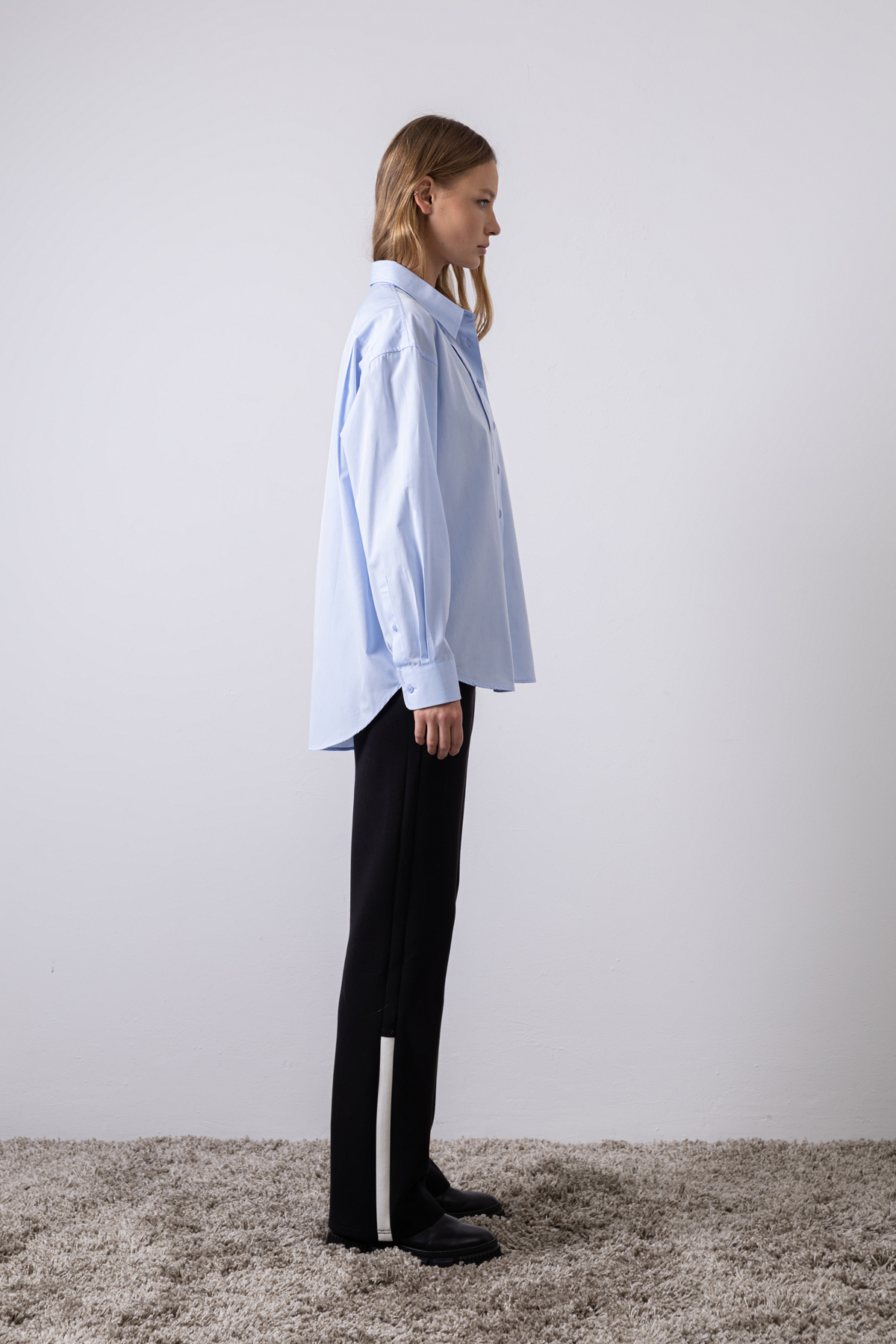 Брюки с контрастным элементом , пол женский, цвет черный