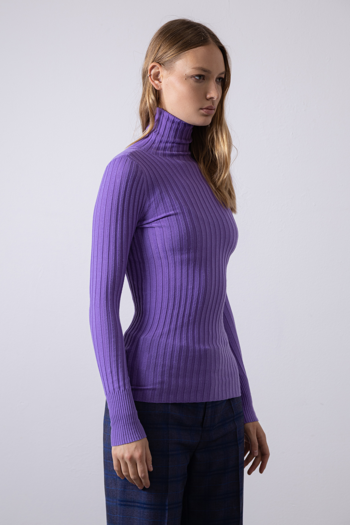 Водолазка VASSA CODE, пол женский, цвет фиолетовый