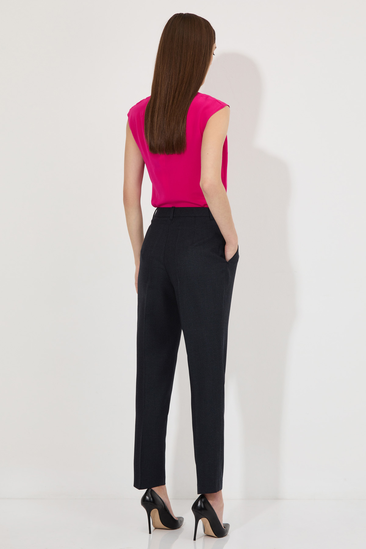 Брюки классические VASSA&Co, пол женский, цвет серый