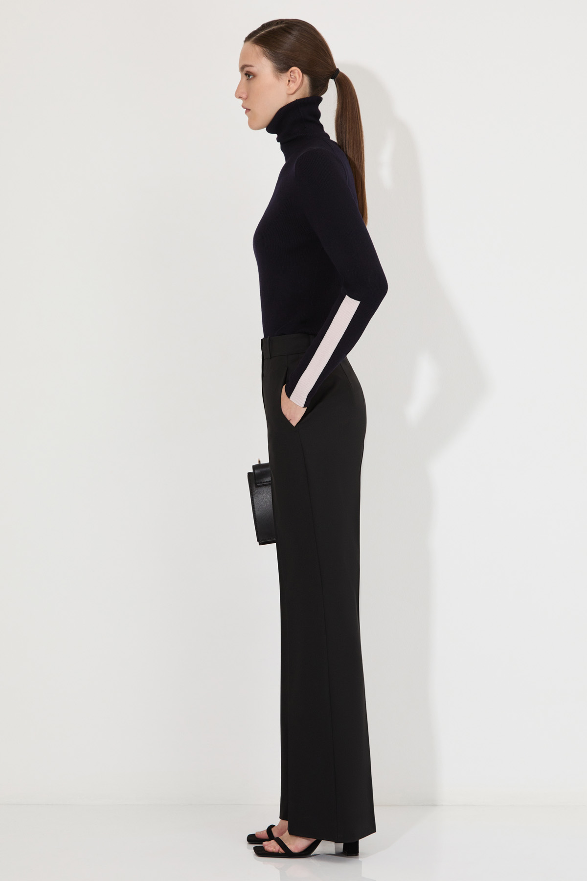 Trousers VASSA&Co, пол female, цвет black