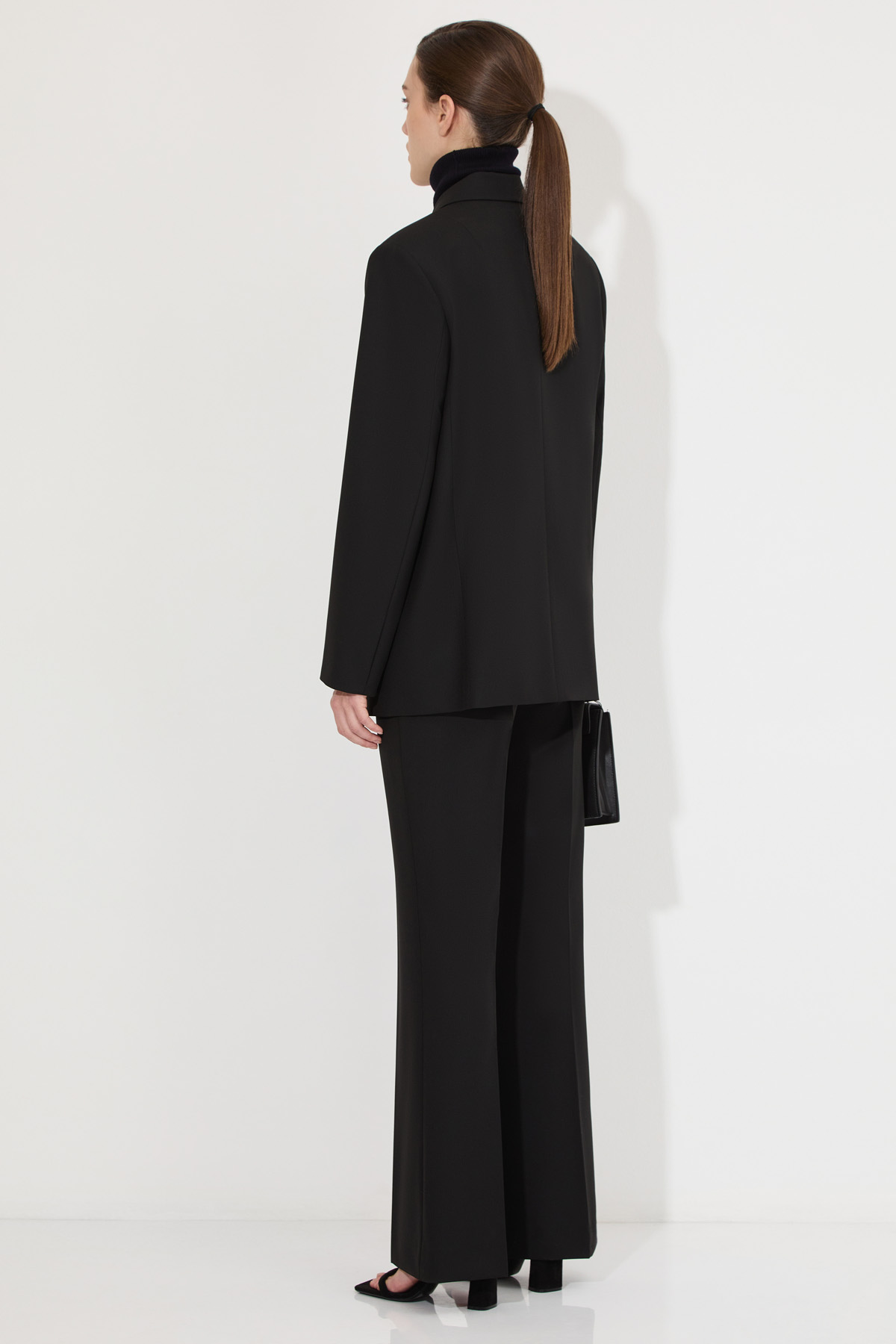 Брюки VASSA&Co, пол женский, цвет черный